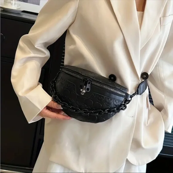 Chic Black Embossed Crossbody Bag with Chain Strap - Picture 3 of 12